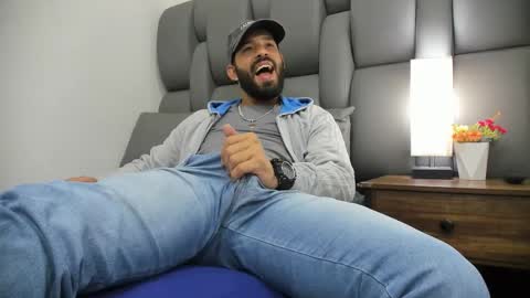 Thia Gomez online show from 03.10.26