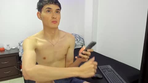 Snapshot of thiagowells_ chatting on 02.08.25 Thiago Wells online show from 02.08.25