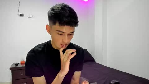 Snapshot of thiagowells_ chatting on 02.18.25 Thiago Wells online show from 02.18.25