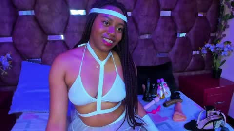thiana_taylor online show from 09.16.25