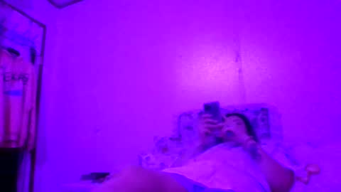 Snapshot of thickassazn93 chatting on 10.06.25 thickassazn93 online show from 10.06.25