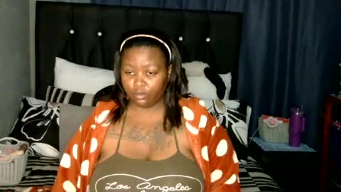 Snapshot of thickcaramel_p chatting on 03.23.26 phindy online show from 03.23.26