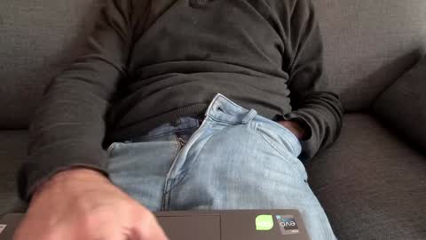 Snapshot of thickrum chatting on 12.15.24 Thickru online show from 12.15.24