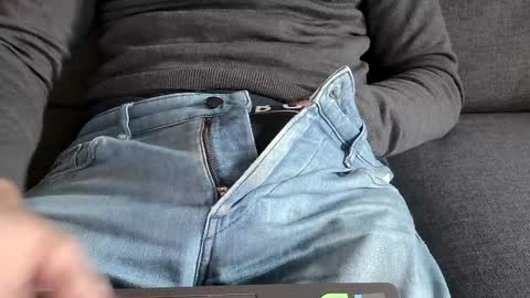 Snapshot of thickrum chatting on 01.13.25 Thickru online show from 01.13.25