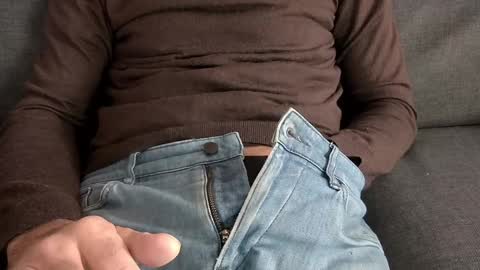 Snapshot of thickrum chatting on 01.16.25 Thickru online show from 01.16.25