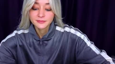 Snapshot of thief_of_hearts_ chatting on 10.02.25 thief_of_hearts_ online show from 10.02.25