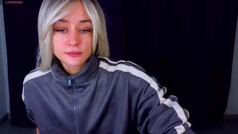 Snapshot of thief_of_hearts_ chatting on 10.03.25 thief_of_hearts_ online show from 10.03.25