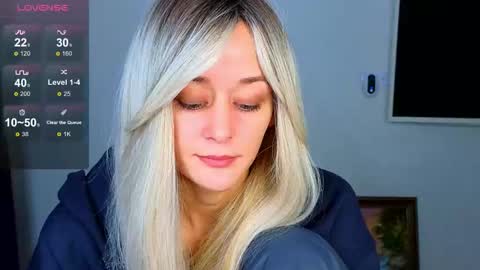 Snapshot of thief_of_hearts_ chatting on 10.27.25 thief_of_hearts_ online show from 10.27.25