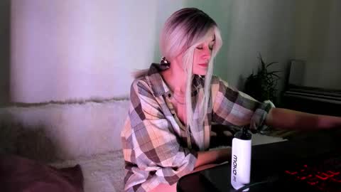 Snapshot of thief_of_hearts_ chatting on 11.15.25 thief_of_hearts_ online show from 11.15.25