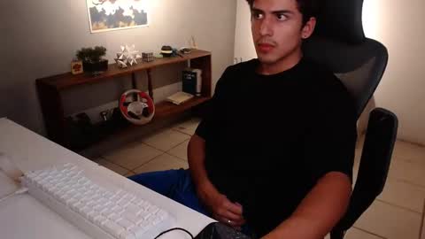 Snapshot of thieves_us chatting on 02.01.26 thieves_us online show from 02.01.26