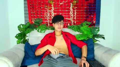 Snapshot of thiiagosaeenz chatting on 02.25.26 Thiago Saenzz online show from 02.25.26