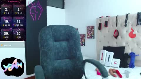 Snapshot of thin__tatto_ chatting on 11.13.25 MADAME online show from 11.13.25