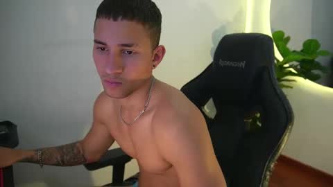 Snapshot of thin_tommy11 chatting on 01.08.26 thin_tommy11 online show from 01.08.26