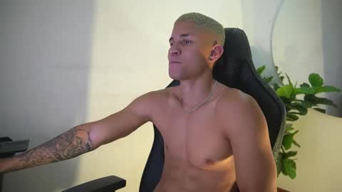 Snapshot of thin_tommy11 chatting on 02.11.26 thin_tommy11 online show from 02.11.26