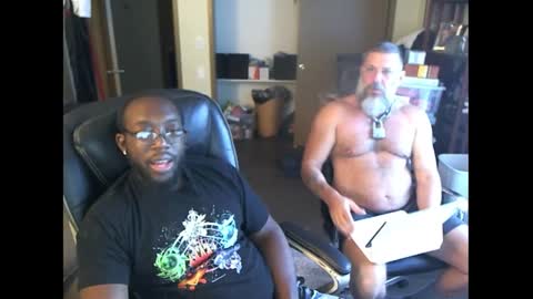 Snapshot of thiqqmasq chatting on 10.18.25 ThiqqMasq online show from 10.18.25