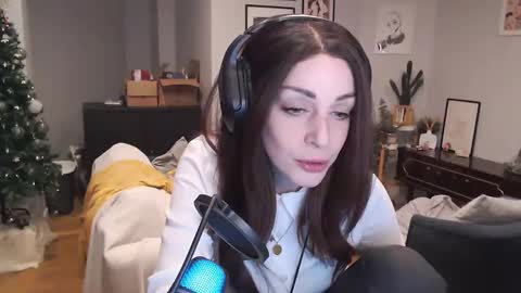 Snapshot of thirstypickle chatting on 01.02.25 Sarra Rhies online show from 01.02.25