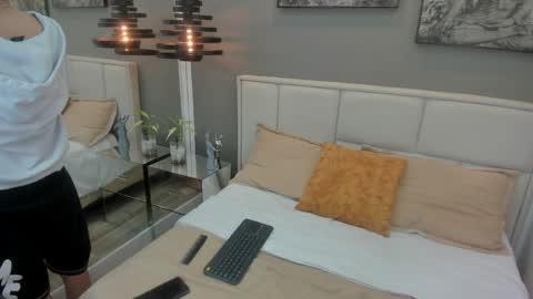 Thom online show from 04.09.26