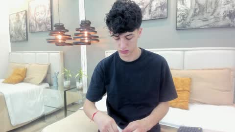 Thom online show from 04.10.26