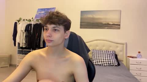 Snapshot of thomas617826 chatting on 10.01.25 Thomas Hill online show from 10.01.25