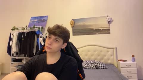 Snapshot of thomas617826 chatting on 10.15.25 Thomas Hill online show from 10.15.25