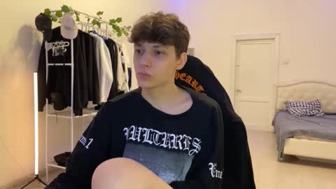 Snapshot of thomas617826 chatting on 10.27.25 Thomas Hill online show from 10.27.25