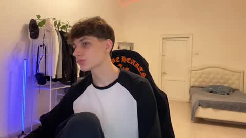 Thomas Hill online show from 12.04.25