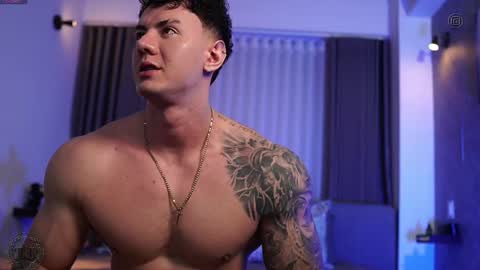 Snapshot of thomas_falcon1 chatting on 10.01.25 Thomas Falcon online show from 10.01.25