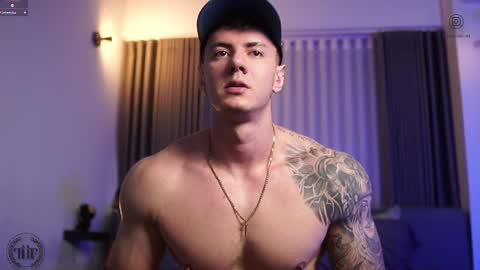 Snapshot of thomas_falcon1 chatting on 10.08.25 Thomas Falcon online show from 10.08.25