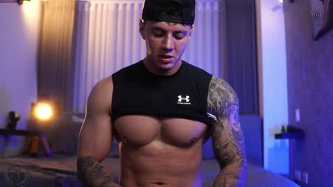 Snapshot of thomas_falcon1 chatting on 10.08.25 Thomas Falcon online show from 10.08.25