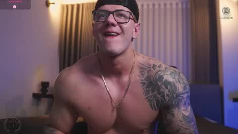 Snapshot of thomas_falcon1 chatting on 10.31.25 Thomas Falcon online show from 10.31.25