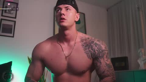 Snapshot of thomas_falcon1 chatting on 11.11.25 Thomas Falcon online show from 11.11.25