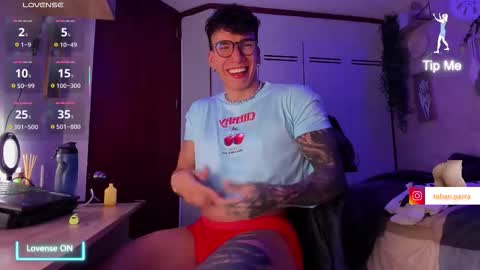 Snapshot of thomas_fuckboy chatting on 10.12.25 Thomas Grey online show from 10.12.25