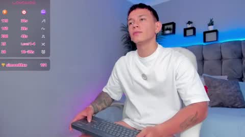 Snapshot of thomas_moon_ chatting on 06.19.26 Thomas online show from 06.19.26
