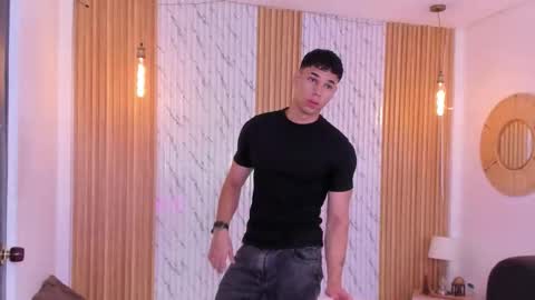 Snapshot of thomas_walker0 chatting on 10.14.25 Thomas online show from 10.14.25