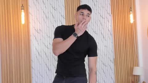 Snapshot of thomas_walker0 chatting on 10.17.25 Thomas online show from 10.17.25