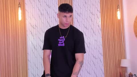 Snapshot of thomas_walker0 chatting on 10.21.25 Thomas online show from 10.21.25