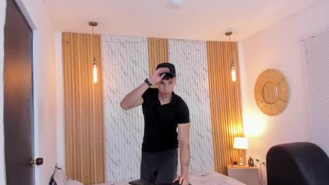 Snapshot of thomas_walker0 chatting on 10.22.25 Thomas online show from 10.22.25