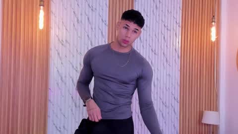 Snapshot of thomas_walker0 chatting on 10.24.25 Thomas online show from 10.24.25