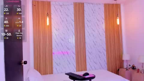 Snapshot of thomas_walker0 chatting on 10.27.25 Thomas online show from 10.27.25