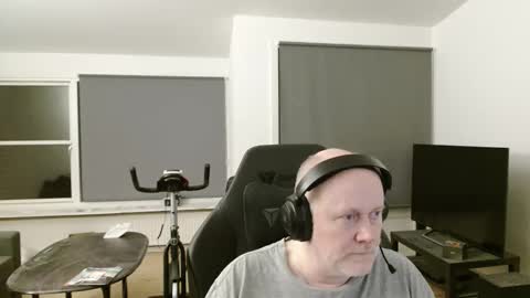 thomash32 online show from 10.10.25