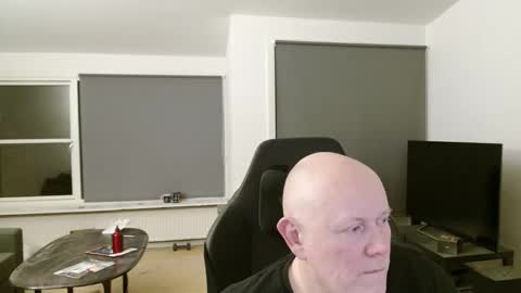 thomash32 online show from 10.27.25