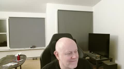 thomash32 online show from 10.31.25