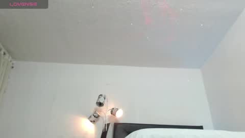 Snapshot of thomasjons chatting on 05.21.26 thomasjons online show from 05.21.26