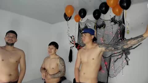 Snapshot of thomson_hot01 chatting on 10.18.25 thomson_hot01 online show from 10.18.25