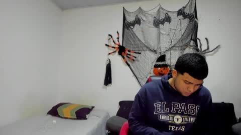 Snapshot of thomson_hot01 chatting on 10.31.25 thomson_hot01 online show from 10.31.25