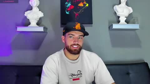 Snapshot of thor_evans chatting on 10.02.25 thor_evans online show from 10.02.25
