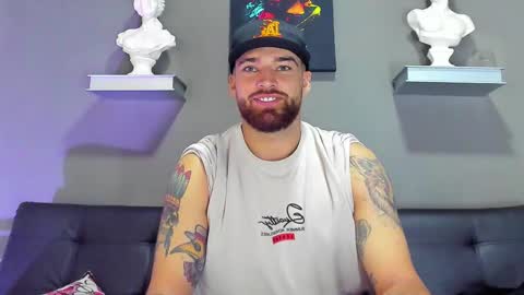 Snapshot of thor_evans chatting on 10.08.25 thor_evans online show from 10.08.25
