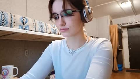 Snapshot of thorashortle chatting on 10.15.25 Grace online show from 10.15.25