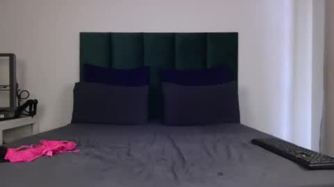 Snapshot of throatgoat2121 chatting on 10.25.25 throatgoat2121 online show from 10.25.25