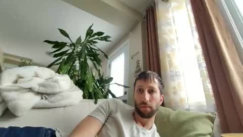 throwawayafteruse20202 online show from 12.05.25